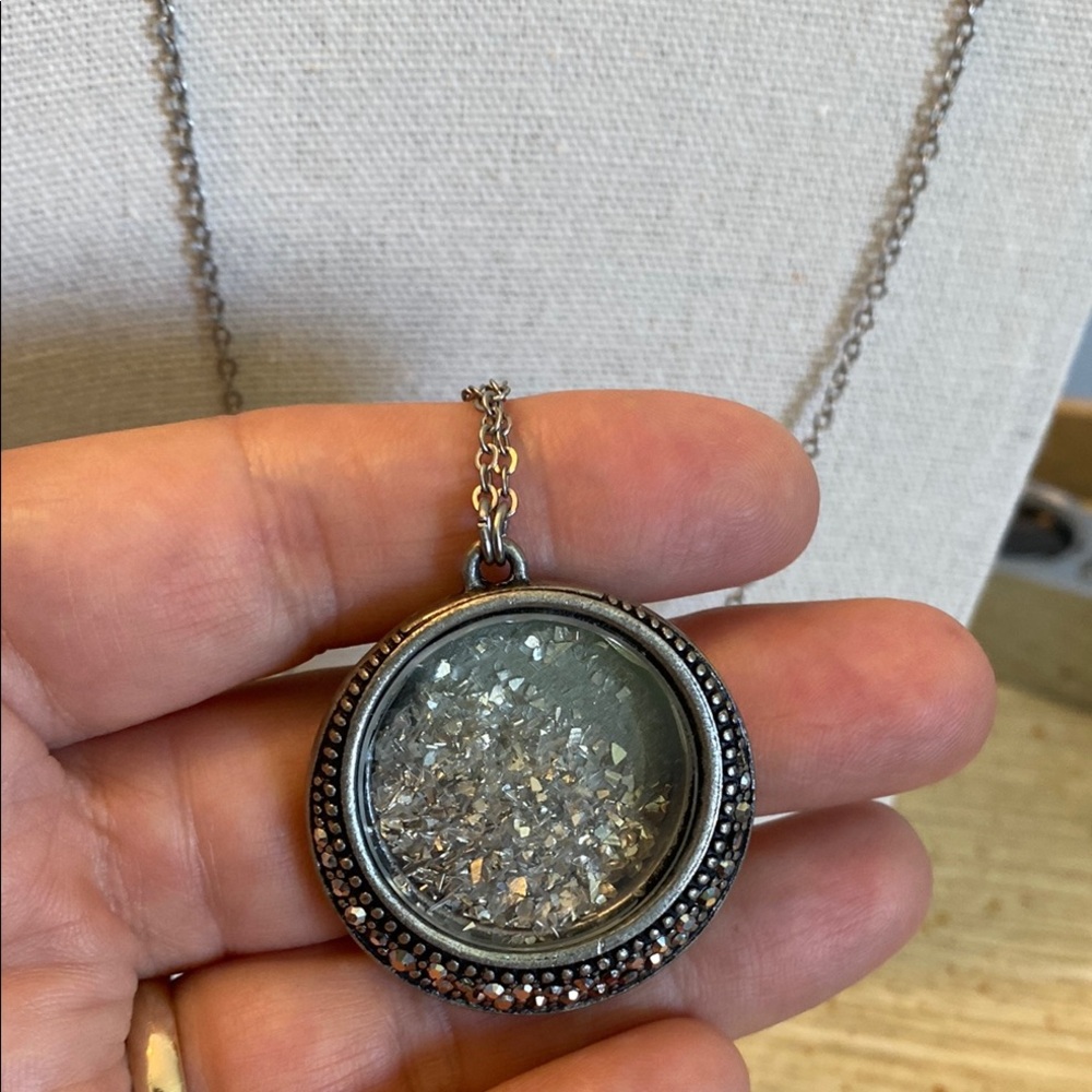 Elegant AEO Silver Pendant Necklace